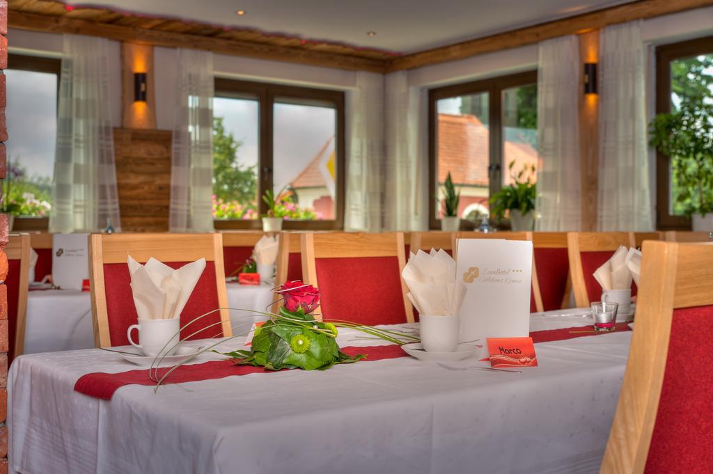 Landhotel Zum Goldenen Kreuz Moosbach  Exterior foto
