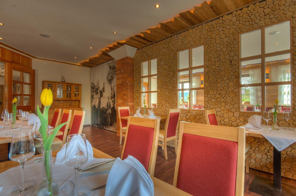 Landhotel Zum Goldenen Kreuz Moosbach  Exterior foto